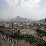 'Cleaning-climbers' promote green tourism in Yemen