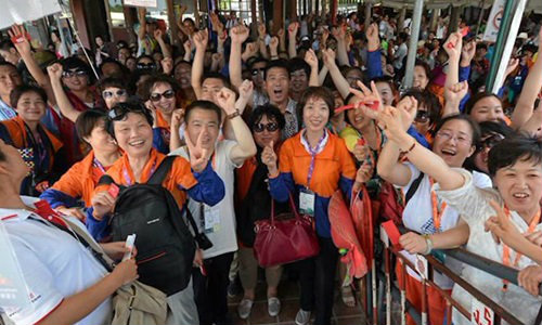 Employees on Thai holiday