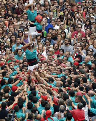 People form human tower to celebrate 'La Merce' in Barcelona